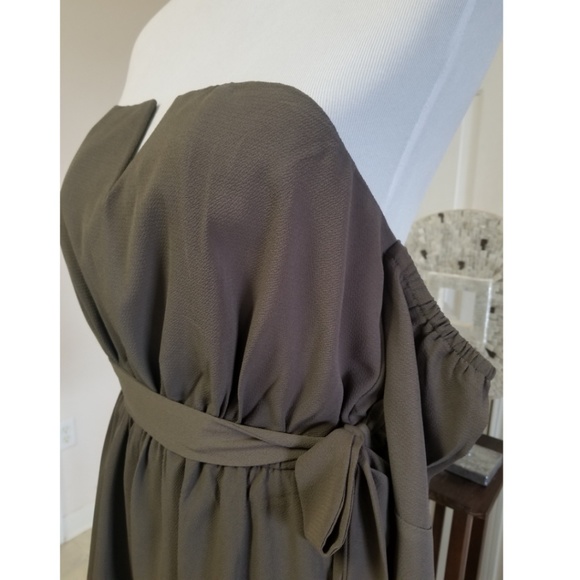 🆕⬇️Sexy Off The Shoulder Olive Romper w/Choker - Picture 3 of 8